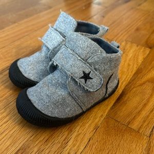 First steps sneakers size 5